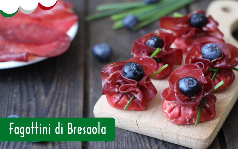 Trouxinha de Bresaola com Robiola de cabra e mirtilo